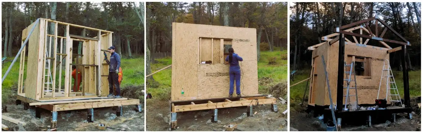 Levantamiento de la estructura de madera de la garita sobre la plataforma